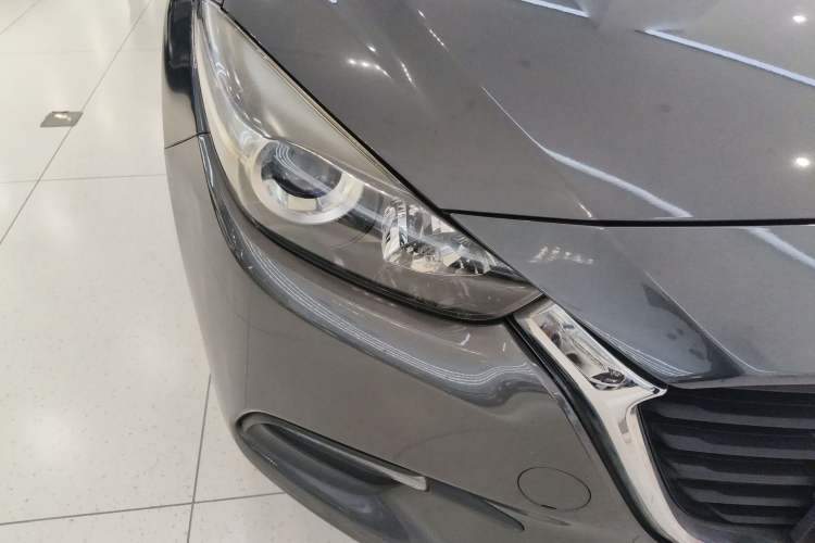 Used Mazda 3 Axela 2017 Sedan 1.5L Automatic Comfort Model Emission Standard China V
