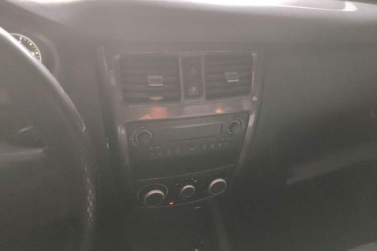 Used Wuling Rongguang V 2015 1.5L Practical Version Audio And AC Panel