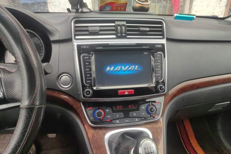 Used Haval H6 2017 Red-Label Sport Edition 1.5T Manual Two-Wheel Drive Elite Model Audio And AC Panel