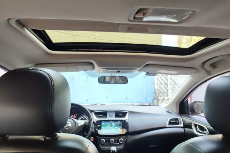 Used Nissan Sylphy 2019 1.6XV CVT Smart Connect Luxury Edition China VI Standard Headliner