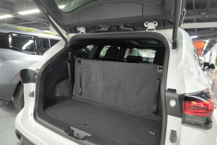 Used Toyota Crown Kluger 2022 2.5L HEV Four-Wheel Drive Premium Edition Trunk