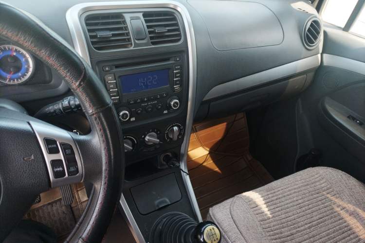 Used Suzuki Wagon R X5 2013 Cruise Edition 1.4L VVT Standard Model Audio And AC Panel