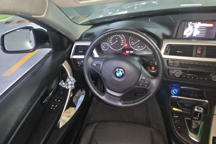 Used BMW 3 Series 2015 320Li Luxury Edition Fashion Model
