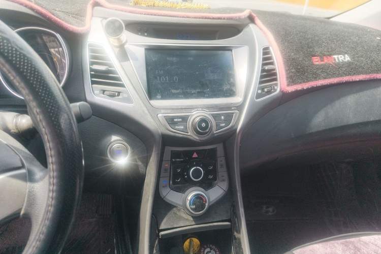 Used Hyundai Elantra (5th Generation / Langdong) 2016 1.6L Manual Luxury Model Audio And AC Panel
