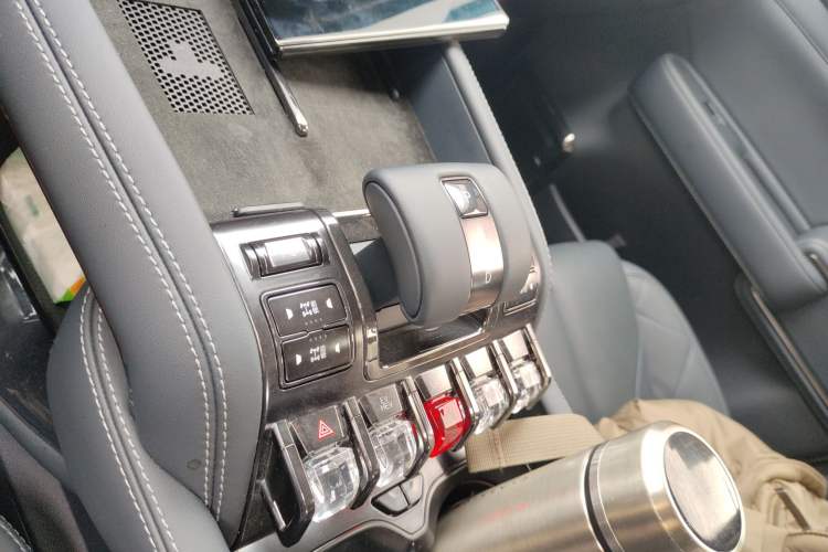 Used Formula Leopard 5 2023 Navigator Edition Gear Lever