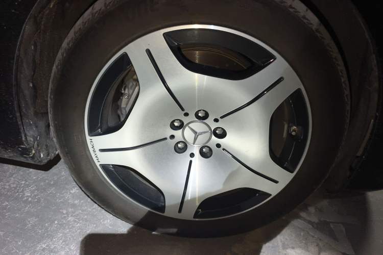 Used Mercedes-Benz Maybach S-Class 2023 S 480 4MATIC Right Front Wheel Hub