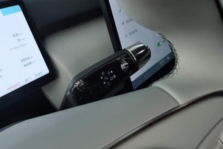 Used XPeng P7+ 2024 Long-Range Max Gear Lever