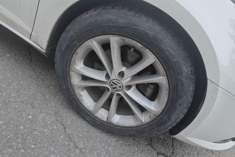 Used Volkswagen CC 2011 1.8TSI Luxury Model Right Front Wheel Hub