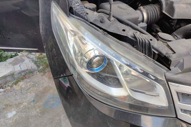 Used SAIC MAXUS G10 2016 2.0T Automatic Luxury Executive Edition Right Front Headlight