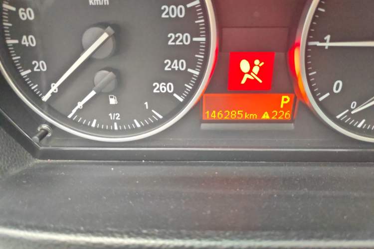 Used BMW 3 Series 2011 318i Leading Model Odometer Close Up