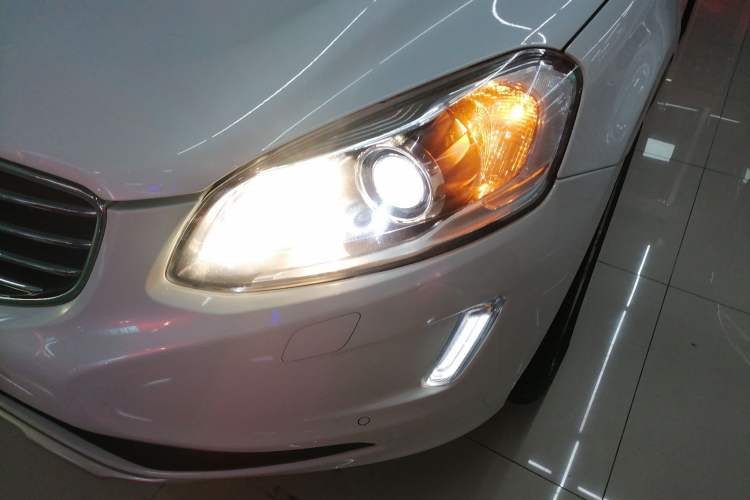 Used Volvo XC60 2016 T5 Smart Upgrade Model Left Front Headlight