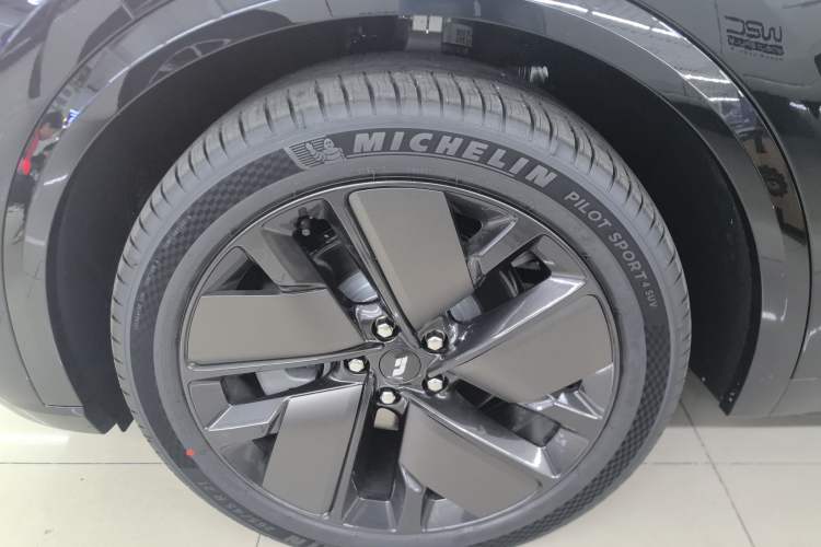 Used Li Auto L9 2025 Ultra Smart Refreshed Edition
