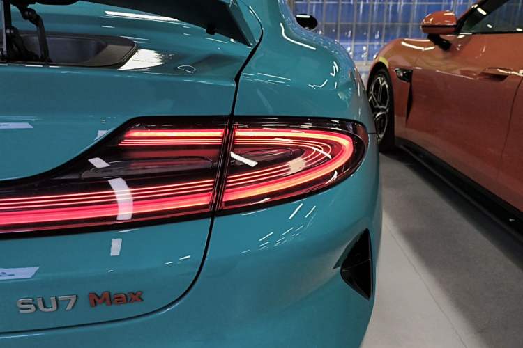 Used Xiaomi Auto SU7 2024 Four-Wheel Drive Ultra-Long Range Advanced Intelligent Driving Max Edition Exterior 3