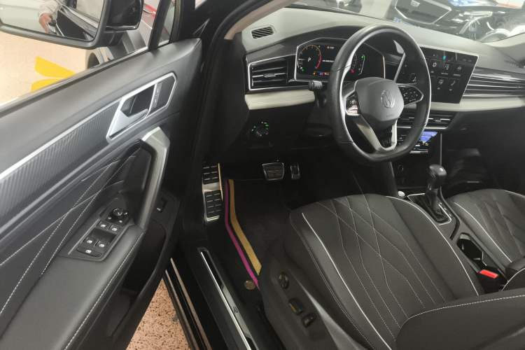 Used Volkswagen Tiguan L 2023 330TSI Automatic Two-Wheel Drive R-Line Enjoyment Edition
