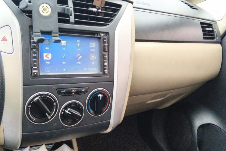 Used Venucia R50 2013 1.6L Automatic Fashion Edition