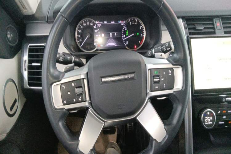 Used Land Rover Discovery 2023 Revised Version 360 PS R-Dynamic S Steering Wheel