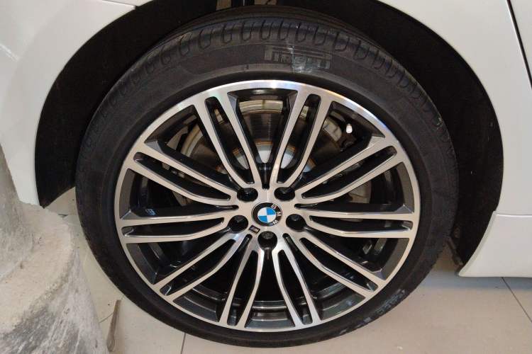 Used BMW 5 Series 2018 Facelifted 530Li xDrive M Sport Package
