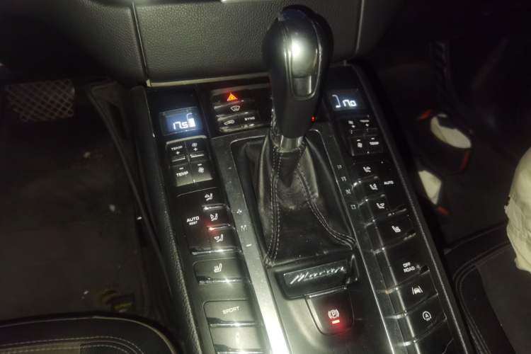 Used Porsche Macan 2017 Macan 2.0T Gear Lever