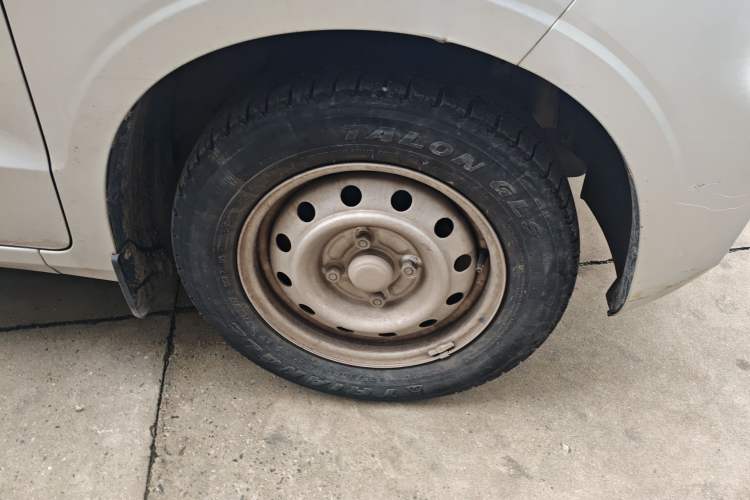 Used Wuling Hongguang V 2022 1.5L Jingqu Version Hydraulic Power Steering LAR Right Front Wheel Hub