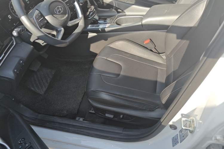 Used Hyundai Elantra 2022 1.5L CVT LUX Prestige Edition
