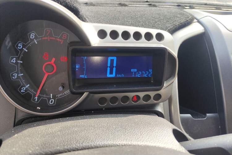 Used Chevrolet Aveo Sonic 2011 Sedan 1.4L MT SL