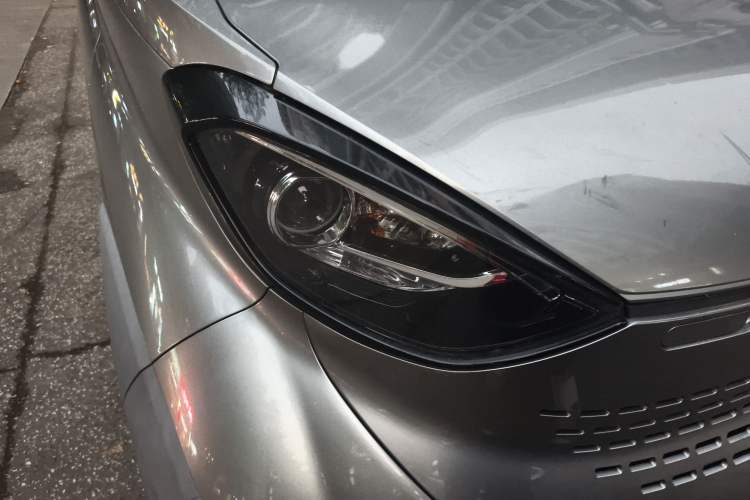 Used Baojun E100 2020 305KM Smart Drive Version Right Front Headlight