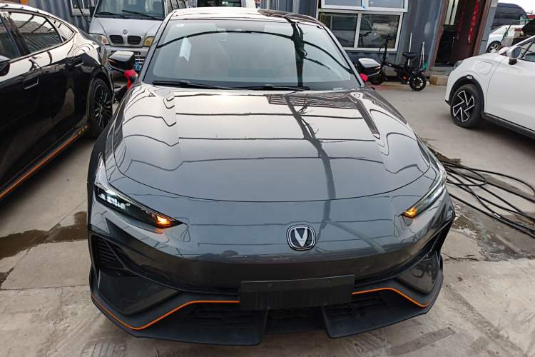 Used CHANGAN UNI-V 2025 Model Third-Generation 2.0T Dynamic Edition Front