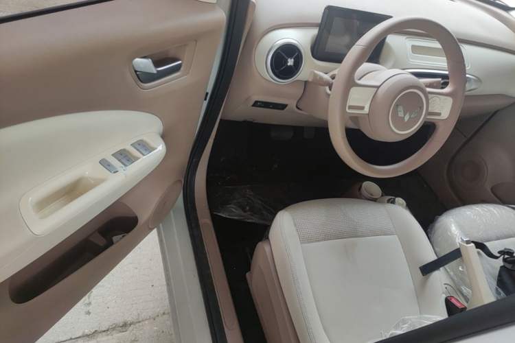 Used Wuling Hongguang MINIEV 2025 Four-Door Version Advanced Edition Driver Seat