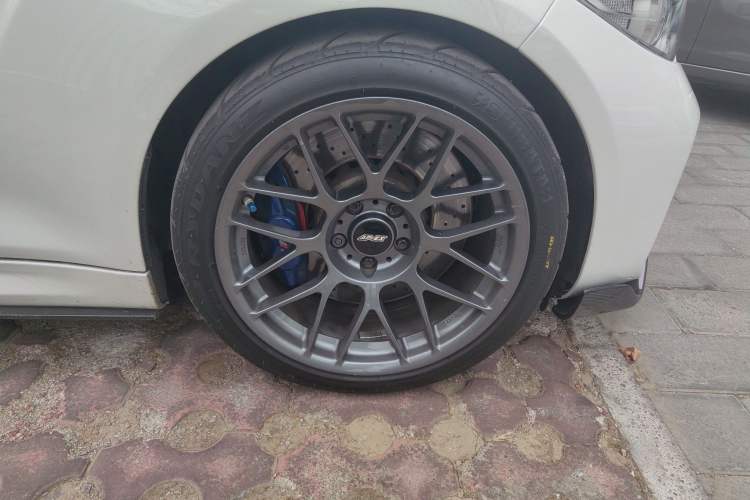 Used BMW M2 2016 M2 Right Front Wheel Hub