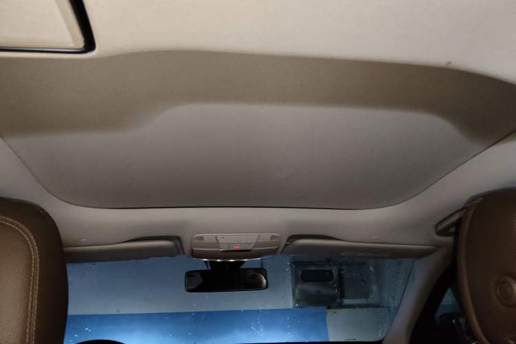 Used Mercedes-Benz E-Class 2022 Second Facelift E 300 L Luxury Edition Headliner