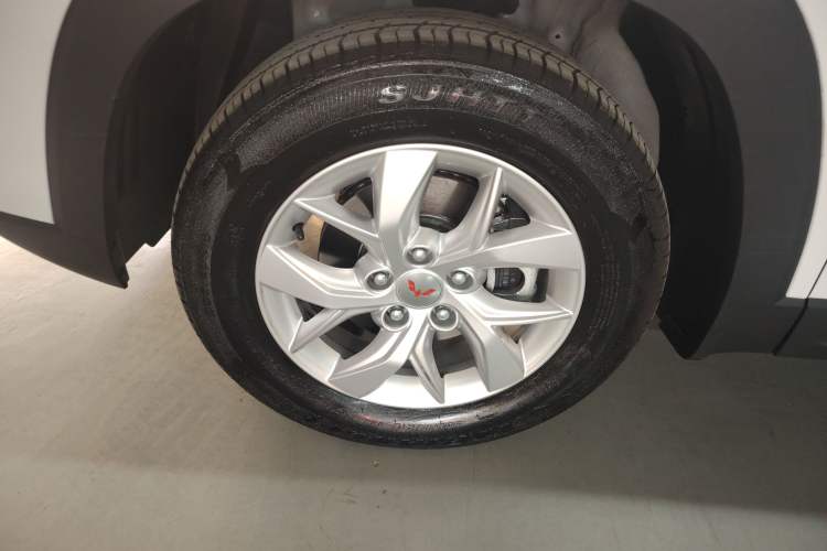 Used Wuling Hongguang S3 2019 1.5T Manual Standard Version China VI Left Front Wheel Hub