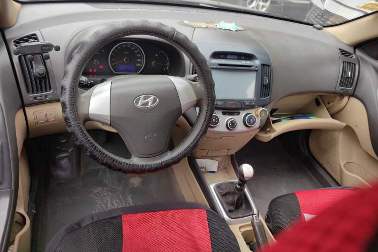 Used Hyundai Celesta 2008 1.6L MT GL Center Console