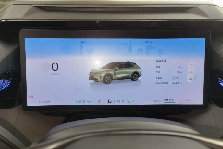 Used Lynk & Co 08 EM-P 2025 220 km All-Wheel-Drive Performance Halo Instrument Cluster