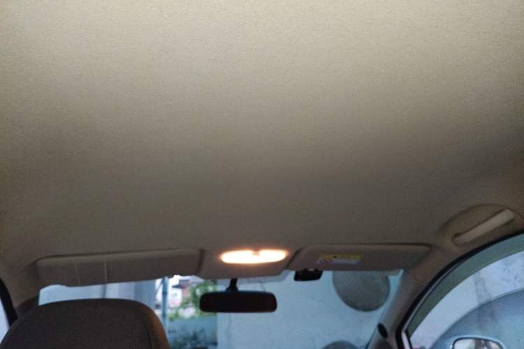 Used Venucia R50 2015 1.6L Automatic Fashion Edition