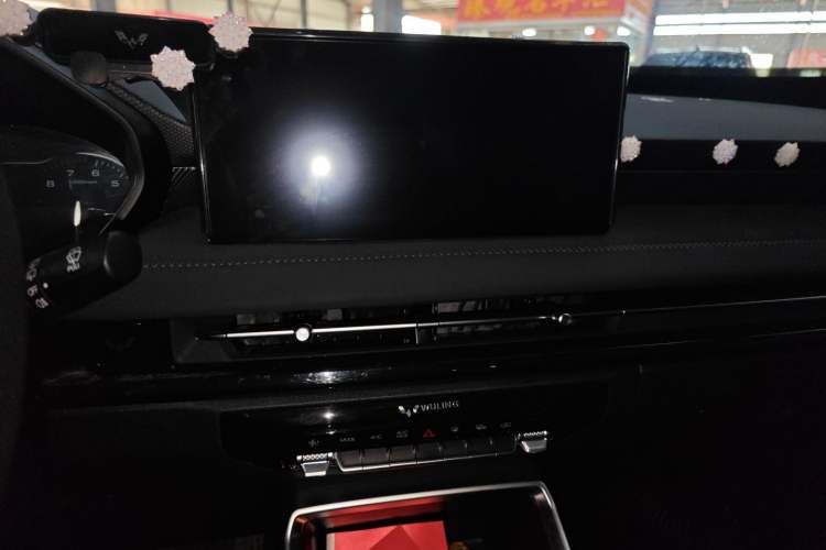 Used Wuling Alvez 2022 1.5L Manual Comfort Version Audio And AC Panel