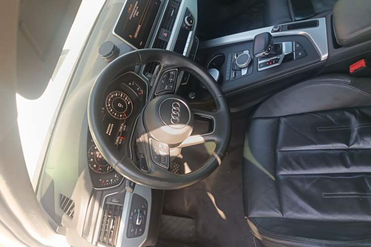 Used Audi A4L 2019 40 TFSI Fashion Version China V