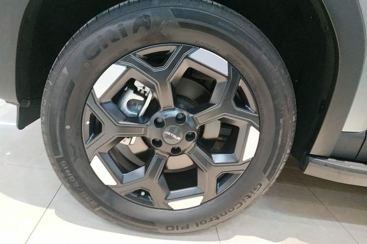 Used JETOUR Freelander 2025 2.0TD Automatic XWD Conqueror Left Front Wheel Hub