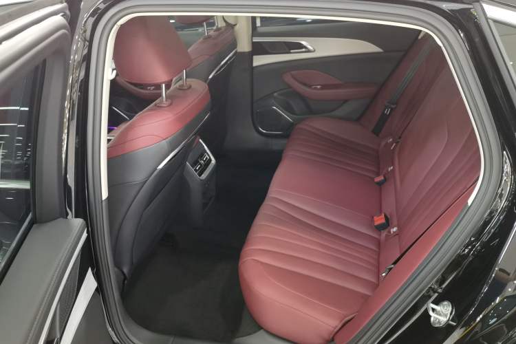 Used Hongqi H5 2025 1.5T DCT Qiyun 500 000th Unit Commemorative Edition Left Rear Seat