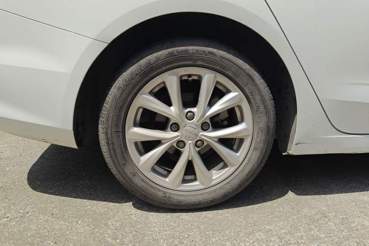 Used Roewe i5 2020 1.5L Manual 4G Connect Luxury Edition Exterior 5