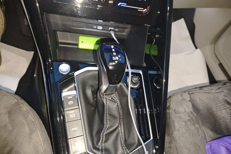 Used Volkswagen Tayron GTE Plug-in Hybrid 2023 280TSI Luxury Plus Advanced Edition Gear Lever