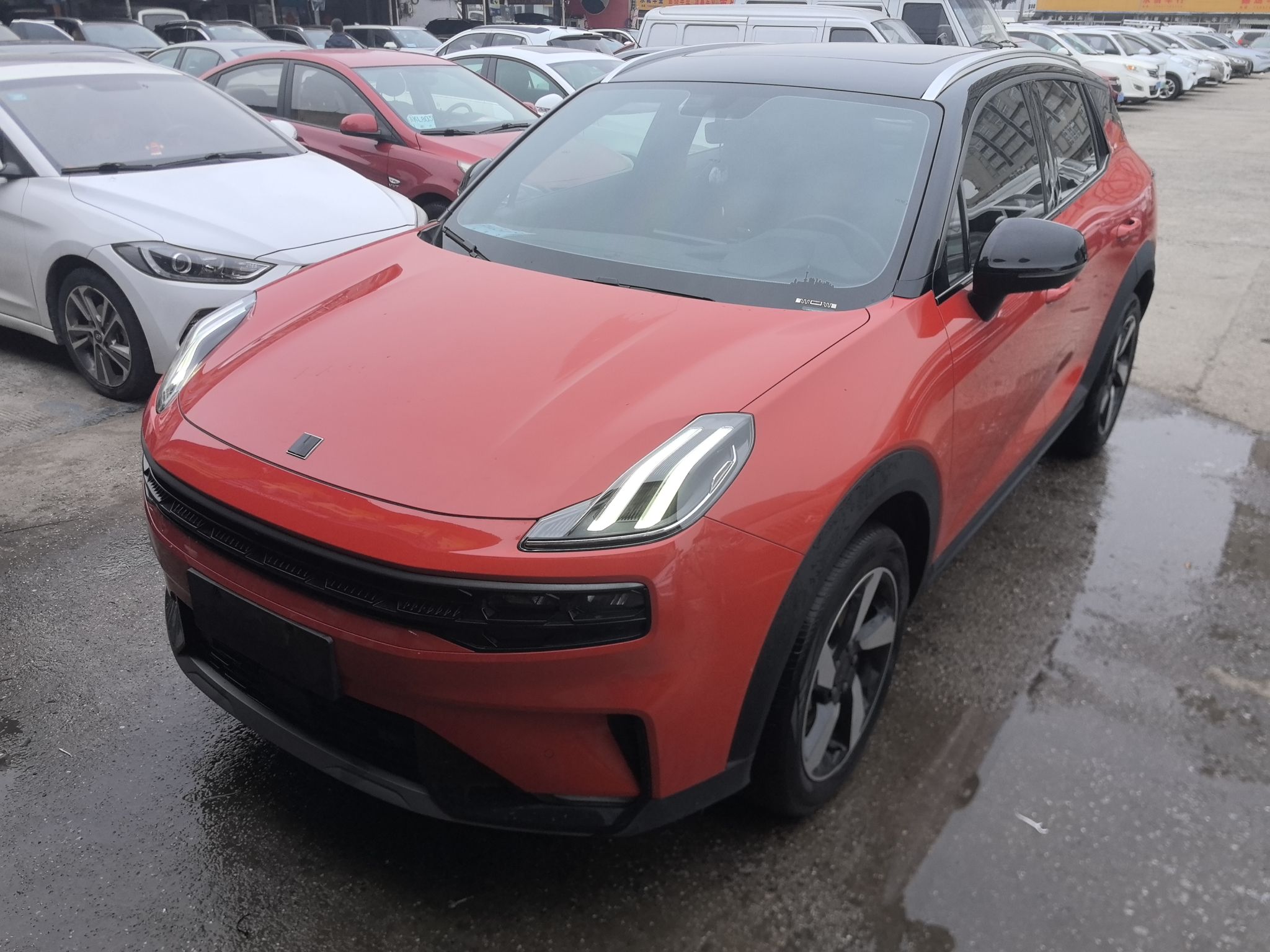 تحت مقدمة السيارة