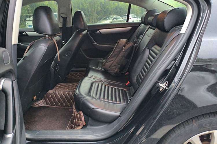 Used Volkswagen Magotan 2015 1.8TSI Advanced Model Left Rear Seat