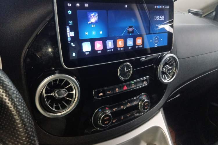 Used Mercedes-Benz Vito 2020 2.0T Business Version 7 Seats Audio And AC Panel