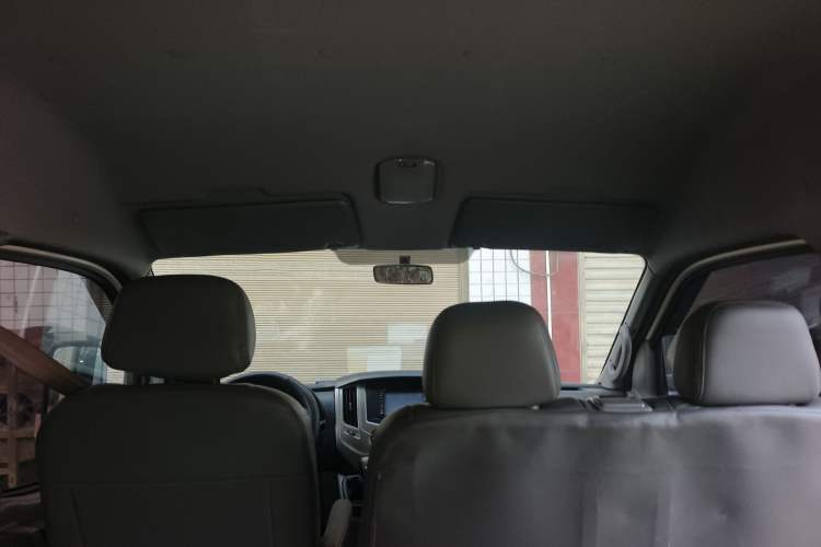 Used Dongfeng Yufeng 2016 2.5T Lingyun Van Short Wheelbase Mid-Roof China V Standard ZD25 Headliner