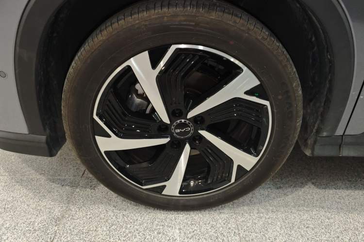 Used BYD Sealion 05 DM-i 2025 DM-i Smart Drive 115KM Flagship Model Left Front Wheel Hub