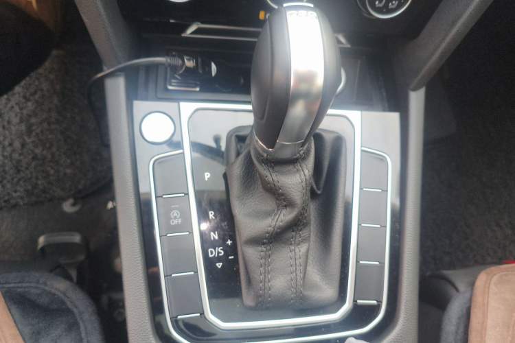 Used Volkswagen Magotan 2023 2 Million Units Limited-Edition 280TSI DSG Comfort Version Gear Lever