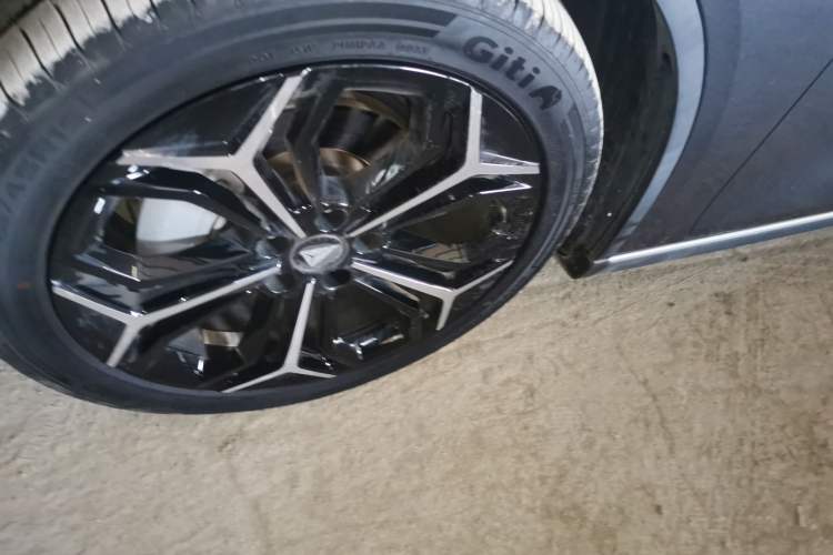 Used Deepal SL03 2023 200Max Range-Extended Version Left Front Wheel Hub