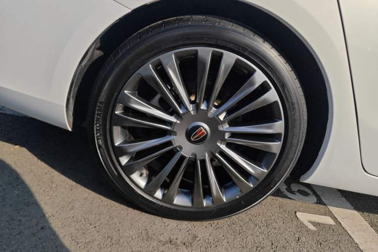 Used Hongqi H5 2020 1.8T Automatic Smart Connect Flagship Edition Right Rear Wheel Hub