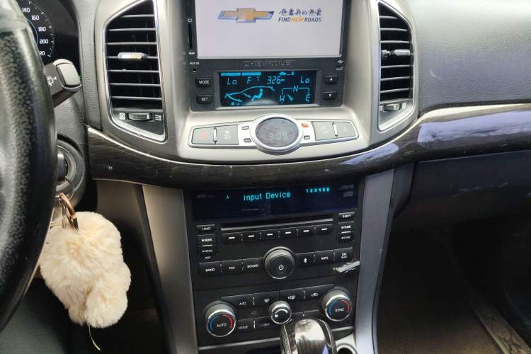 Used Chevrolet Captiva 2014 2.4L 4x4 Flagship Edition 7 Seats Audio And AC Panel