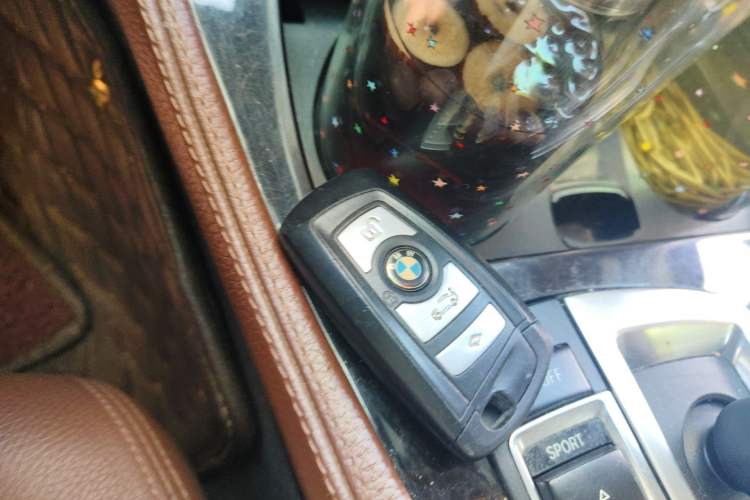 Used BMW 5 Series 2014 525Li Leading Model
